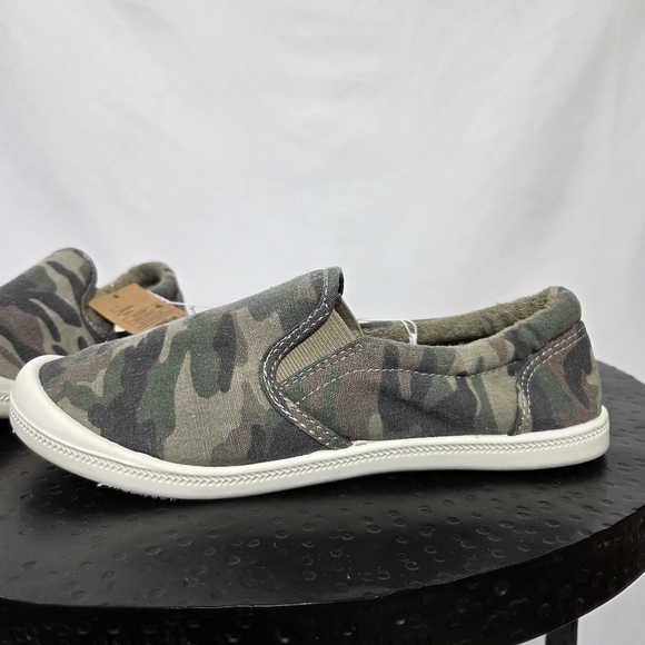 Mad Love Kasandra Slip-On Casual Sneakers Shoe Camouflage Green Size-7 NWT - Picture 2 of 10